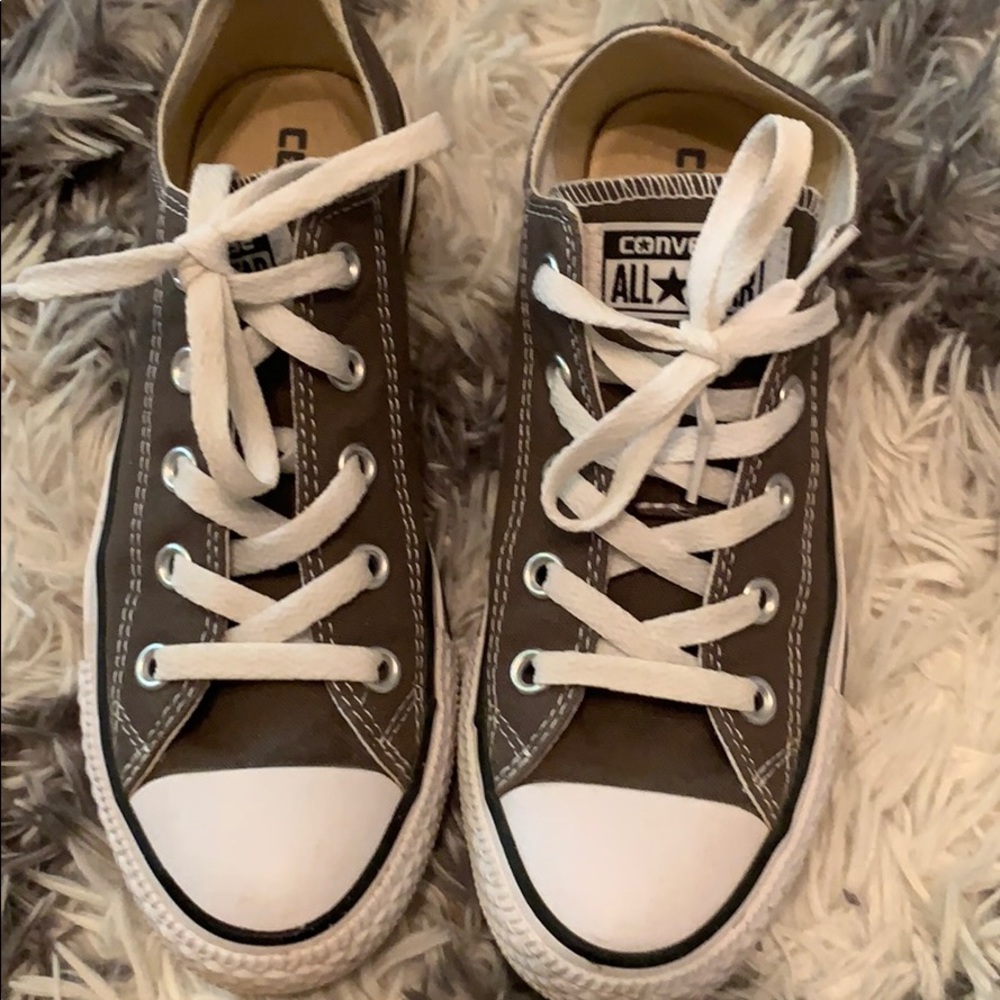 Unisex converse grey Men’s size: 4 Womens size: 6